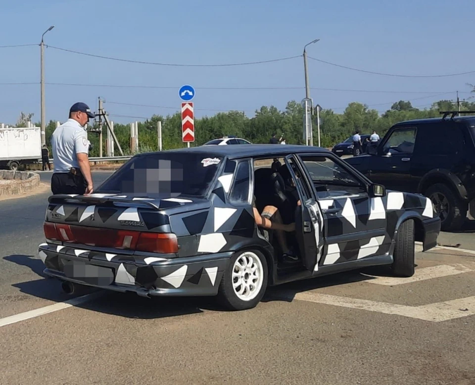 Встреча автолюбителей закончилась назначением штрафов и эвакуацией машин