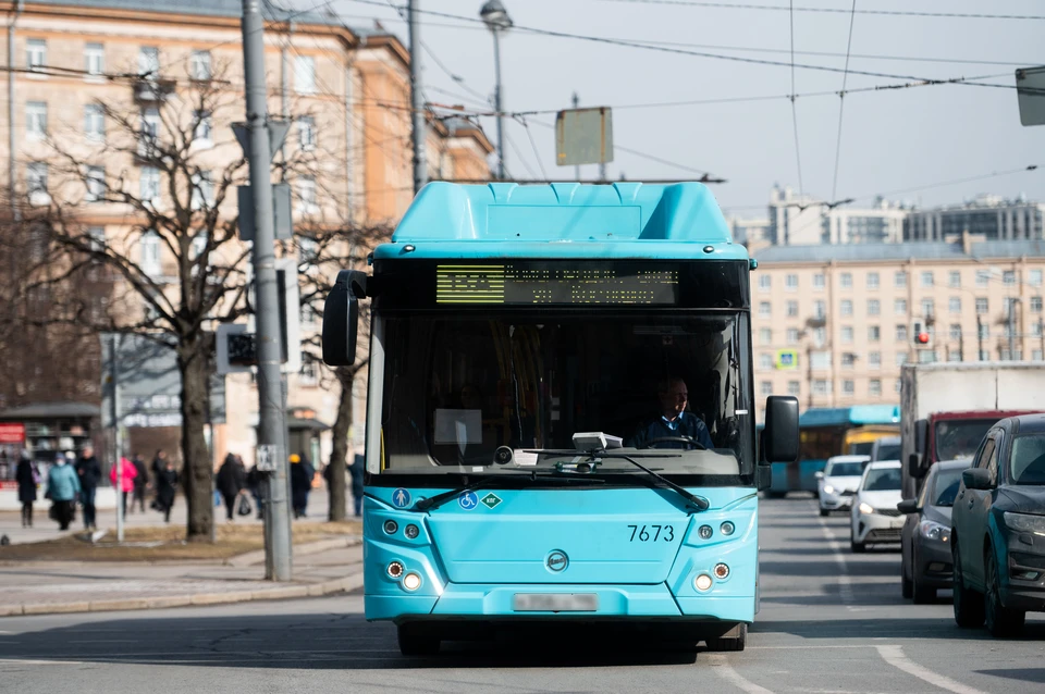 В Санкт-Петербурге проходит масштабное усиление автобусных маршрутов