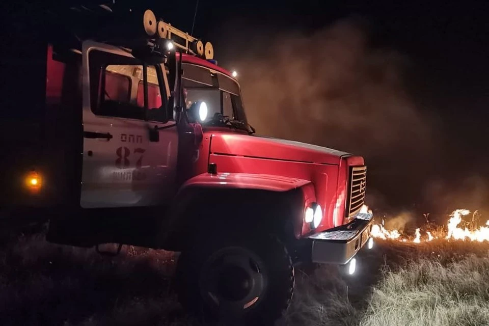 Пожар все еще не потушен. Фото: Департамент ПБ и ГЗ