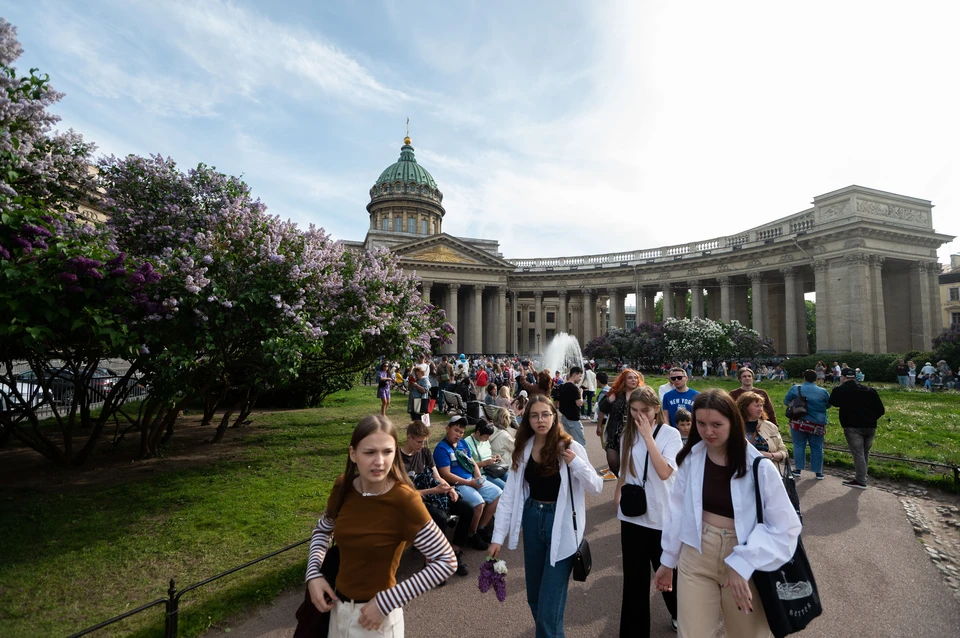 Туристы принесли 215 млрд рублей Петербургу с начала 2022 года