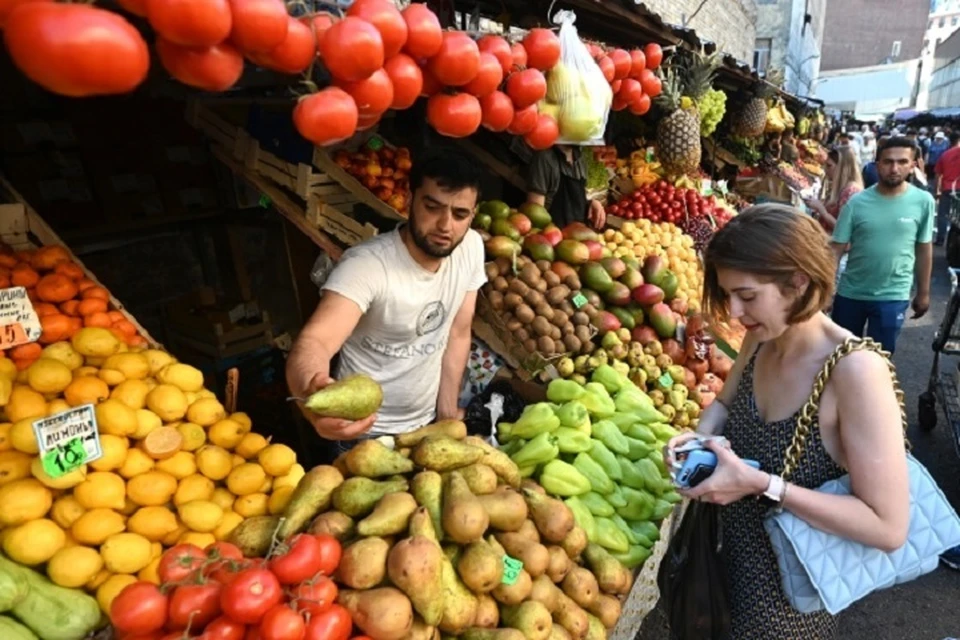 На ярмарках можно купить фермерские продукты.