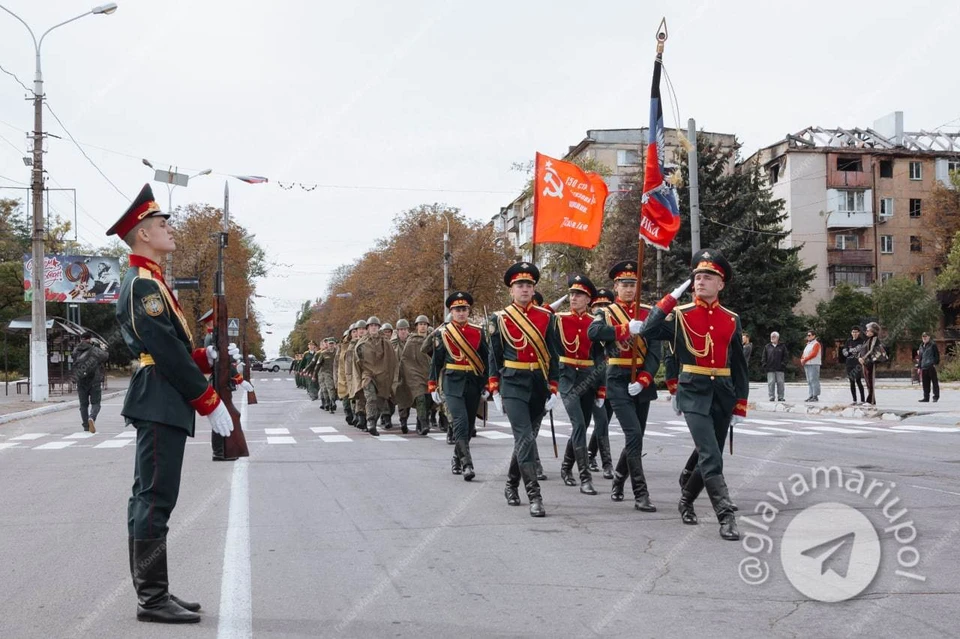 В Мариуполе прошел парад для одного ветерана
