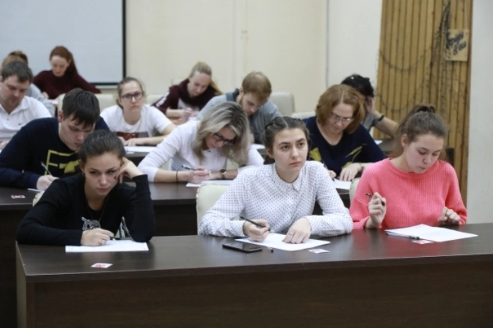 Всего на экзамены в дополнительный период заявлено 63 школьника