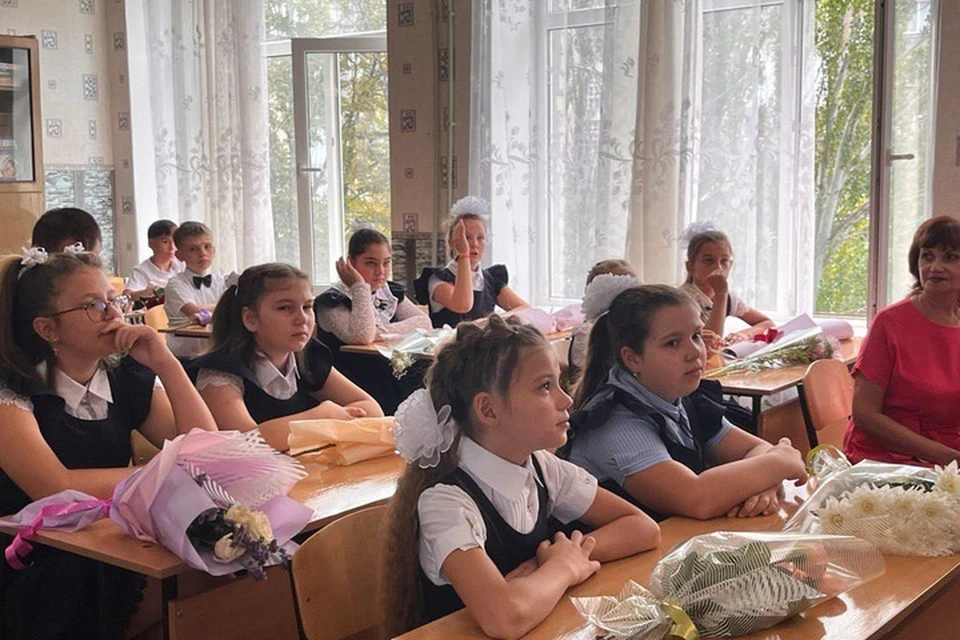 На каждого школьника в ДНР положена единовременная выплата в размере 10 тысяч рублей. Фото: ТГ/Хоценко