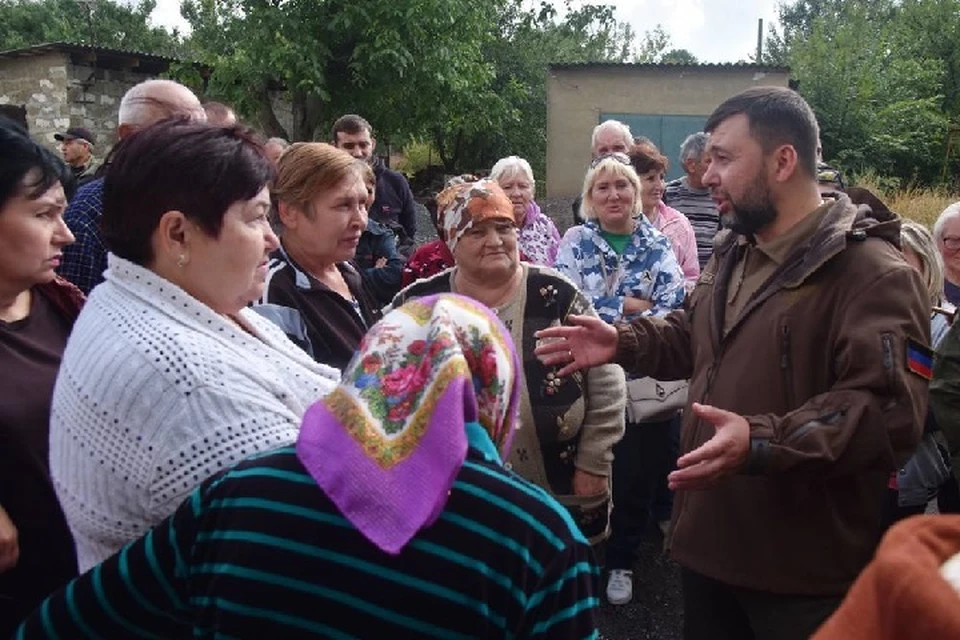 Людей интересовал прежде всего вопрос о том, как будет проходить процесс восстановления жилья, для чего целенаправленно выделяются строительные материалы. Фото: телеграм-канал Дениса Пушилина