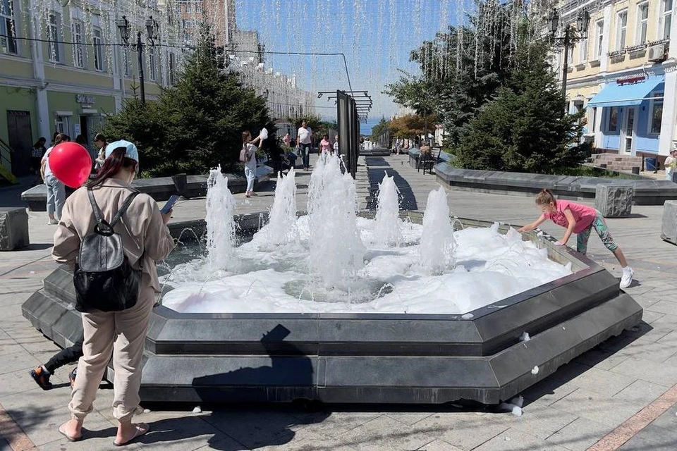 После «пенной вечеринки» на местном «Арбате» один из источников сломался.