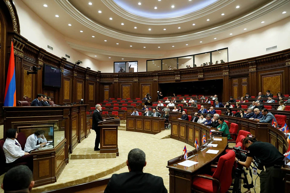 Днем 13 сентября Пашинян в парламенте республики называет предварительное число погибших с армянской стороны — 49 человек