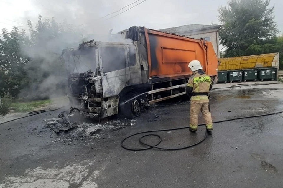 В тушении пожара были задействованы 2 единицы техники и 6 человек личного состава Фото: ГУ МЧС по Свердловской области