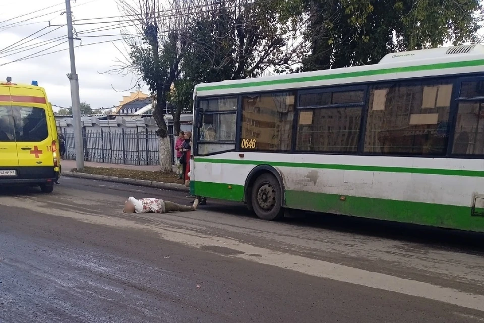 Пострадавшую при наезде автобуса №21 в Рязани женщину госпитализировали.