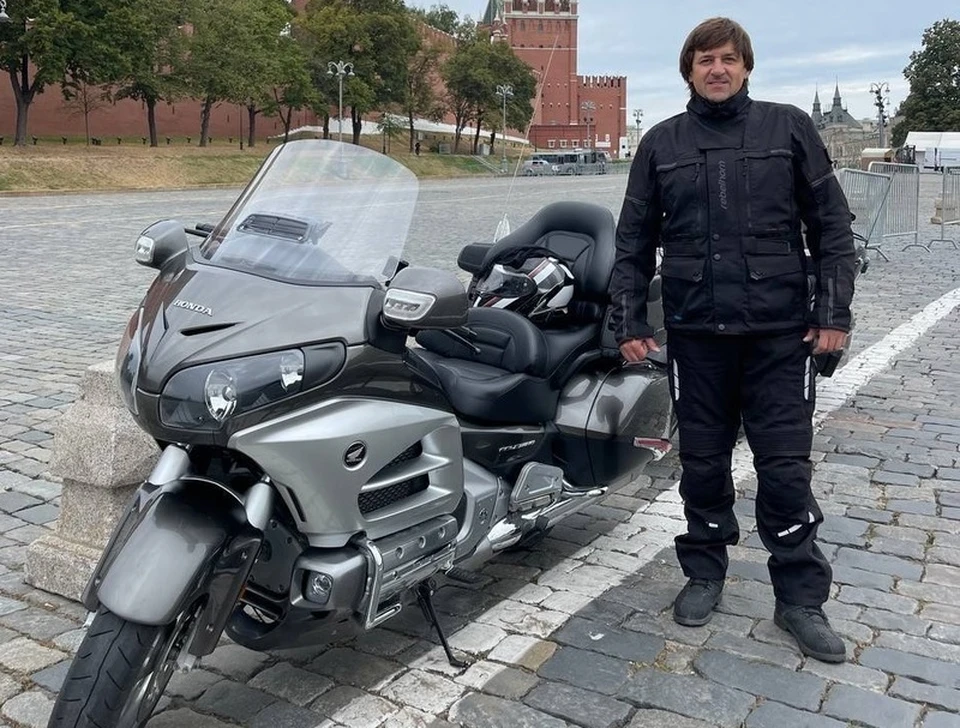 Мэр Тобольска в отпуске проехал тысячи километров на крутом мотоцикле. Фото - Максим Афанасьев в ВК.