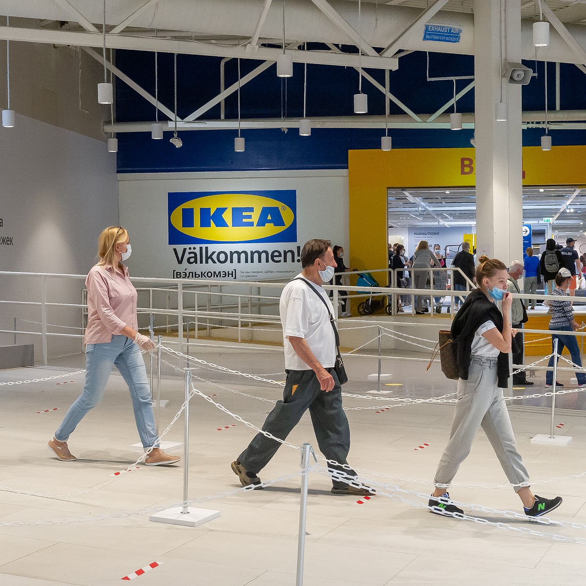 Ikea есть два стула