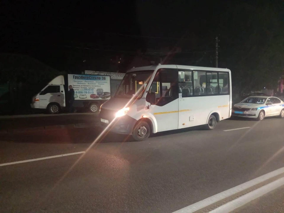 Автобус резко затормозил