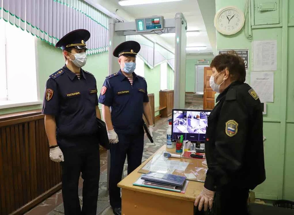 Проверки прошли в рамках мероприятия "Контроль". Фото: пресс-служба Росгвардии по Рязанской области.