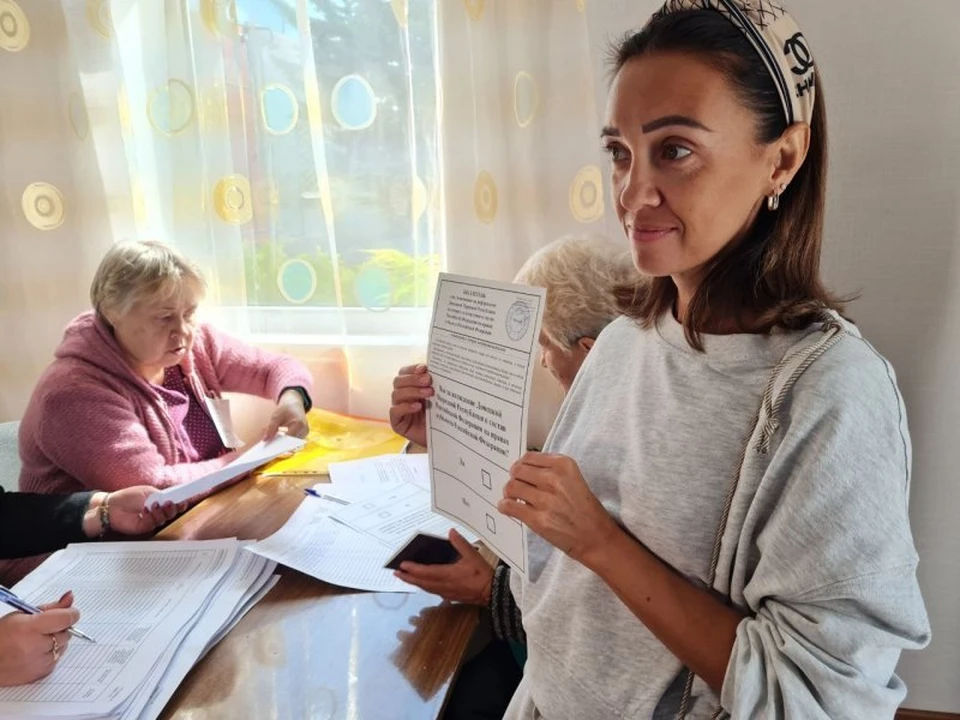 Жители Донецка и Мариуполя активно голосуют в референдуме