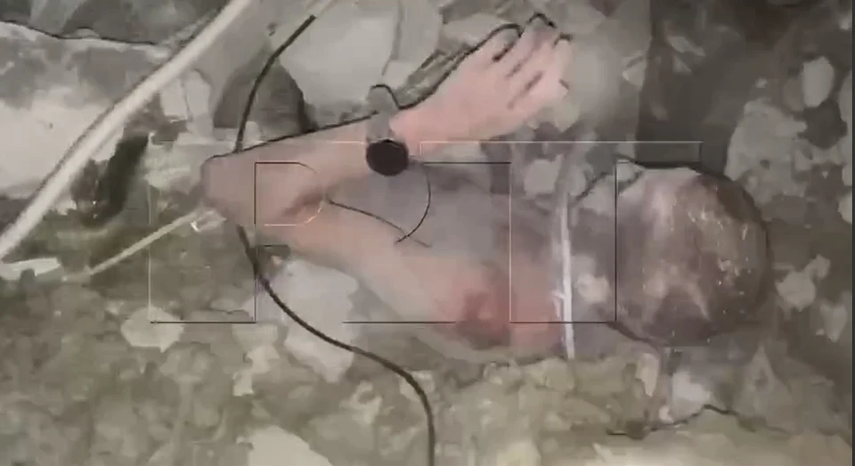 Одного из посетителей по пояс засыпало бетоном