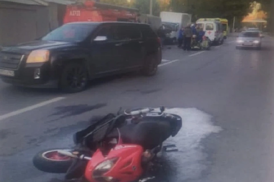 В Ростове скутер врезался в грузовик, водитель погиб. Фото: ГИБДД по РО.