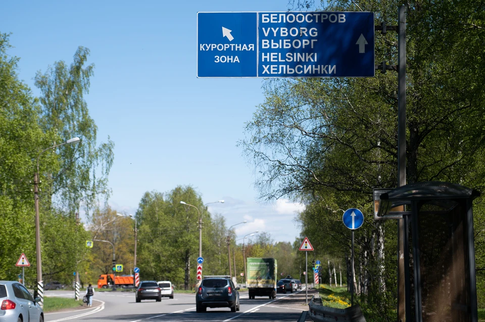 Гигантские очереди из сотен машин выстроились на границе в Финляндию из Ленобласти