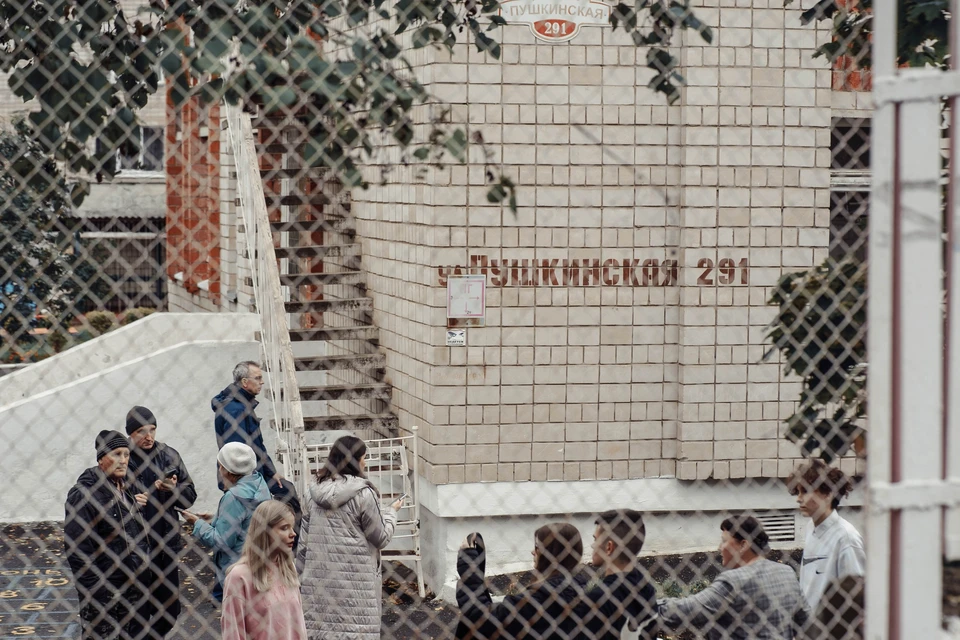 Число погибших при стрельбе в школе №88 в Ижевске составляет уже 17 человек