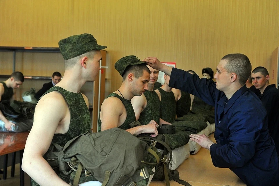 Обмундированием и экипировкой военных обеспечивает МО РФ