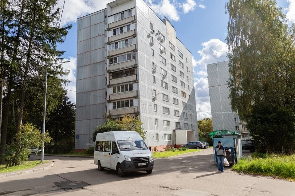 15-летний парень выпал с девятого этажа в центре Магадана