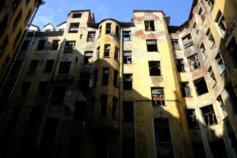 Глава СК заинтересовался вопросом расселения жильцов из аварийного дома в Петербурге.