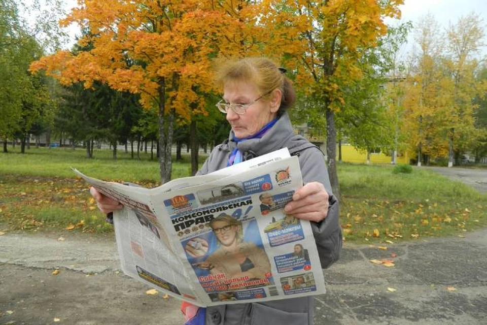 Татьяна Курумчина выписывает и читает «Комсомольскую правду» уже почти 55 лет. Фото: Анна ЗАЙЦЕВА.