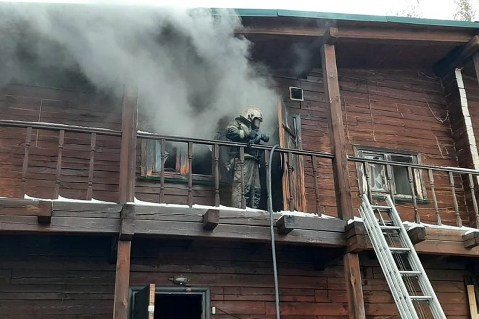 В тушении пожара участвовали 22 человека личного состава и 6 единиц техники Фото: ГУ МЧС по Свердловской области