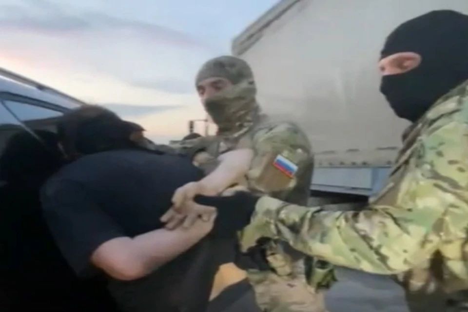 В Новосибирске полицейские задержали банду автоподставщиков. Фото: стоп-кадр.