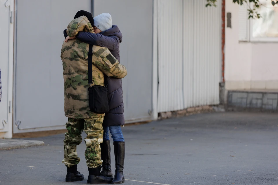 Верните мобилизованных домой последние новости. Мобилизованные мужчины фото. Картинка мужа мобилизовали. Фото человека который вернулся. Фотографии мобилизованных из Челябинской области.