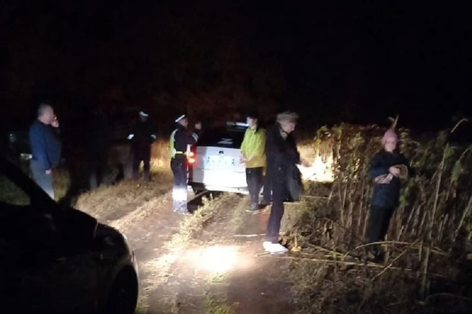 Заблудившиеся сумели развести костер, пока ждали помощи. Фото: «Оренбург Медиа»