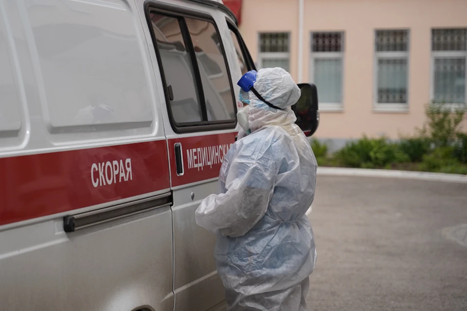 Несмотря на значительное снижение суточных заболеваний, в больницы по-прежнему попадают немало зараженныъ коронавирусом.