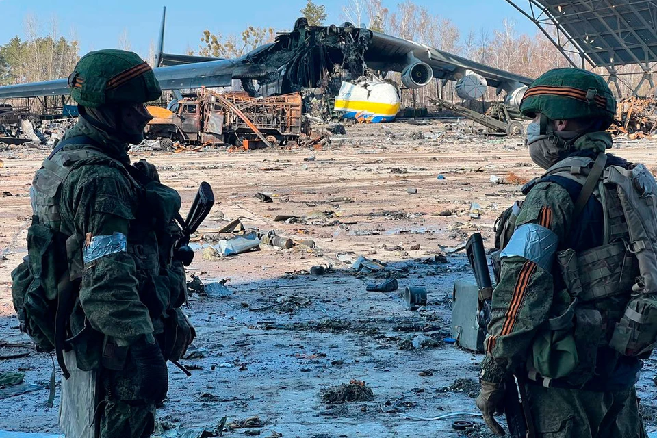Уже на аэродроме Гостомеля под Киевом стало понятно легкой победы не будет.