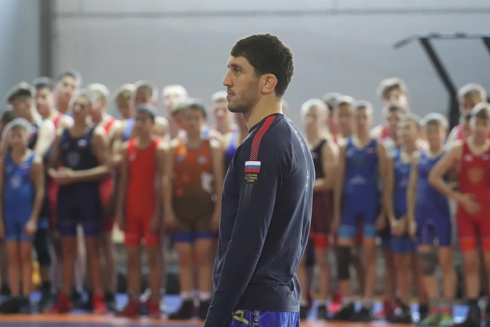 Олимпийский чемпион во вольной борьбе в Токио-2020 Заурбек Сидаков уже провел мастер-класс в Кемерове.