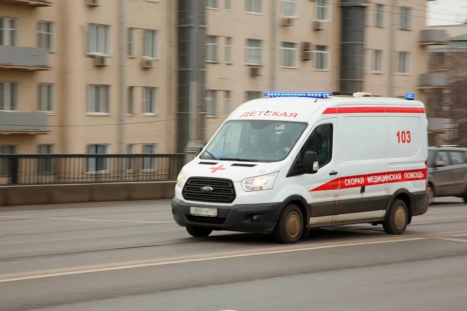 ТА САМАЯ ДЕВОЧКА В РАЗДЕВАЛКЕ: