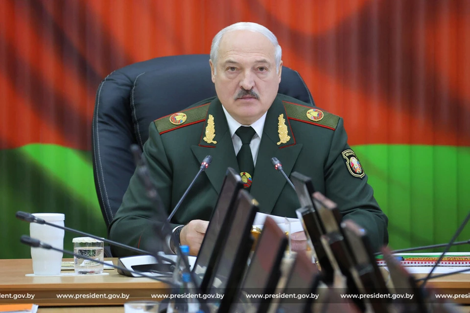 Лукашенко сказал, что НАТО рассматривает варианты возможной агрессии против Беларуси, вплоть до нанесения ядерного удара. Фото: пресс-служба президента
