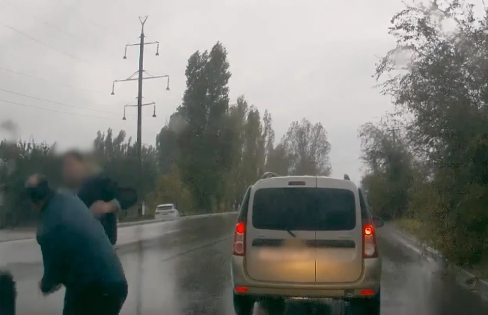 Видео попали. Водитель на дороге. Массовая драка водителей.