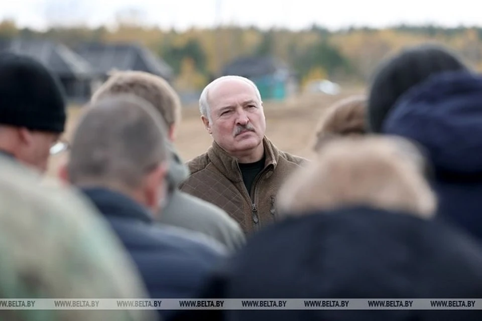 Белорусов надо. Беларусь люди. Лукашенко совещание. БЕЛТА журналисты.