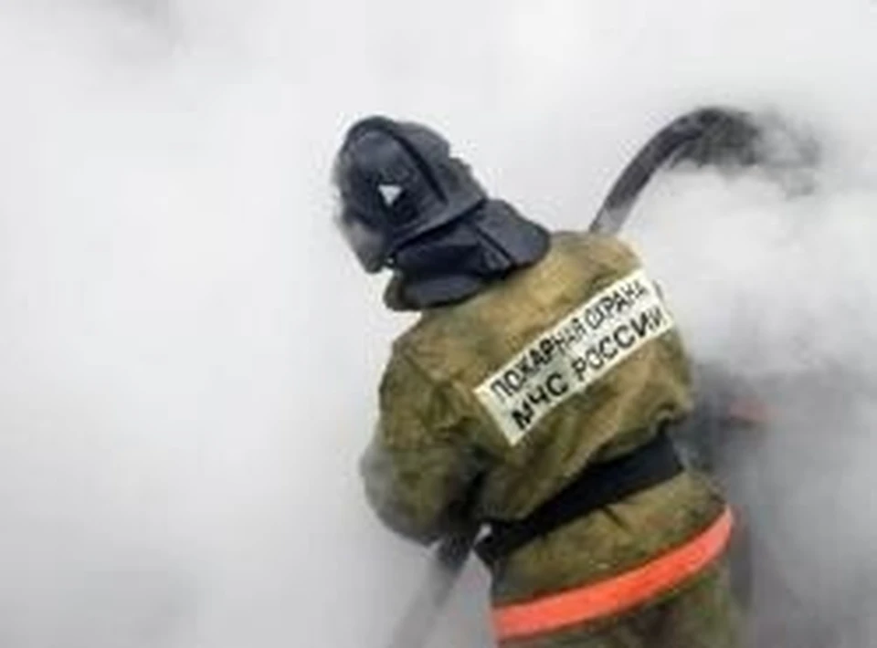 В Кемерове 25 человек тушили пожар в многоэтажке. Фото: ГУ МЧС по Кузбассу.