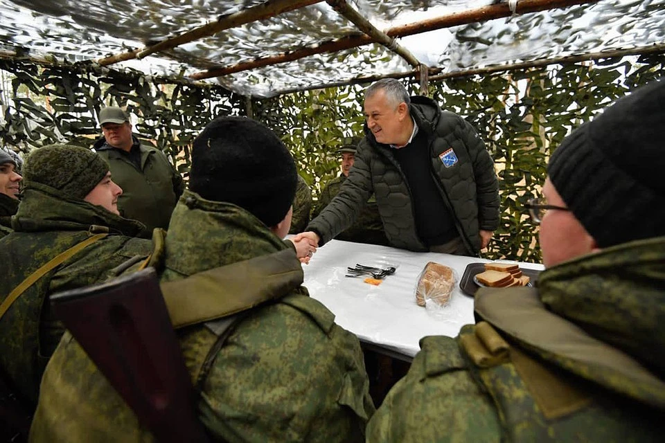 По словам губернатора Александра Дрозденко, помощь в рамках акции #МыВместе собирают предприятия, организации и простые ленинградцы. Фото: пресс-служба правительства Ленинградской области