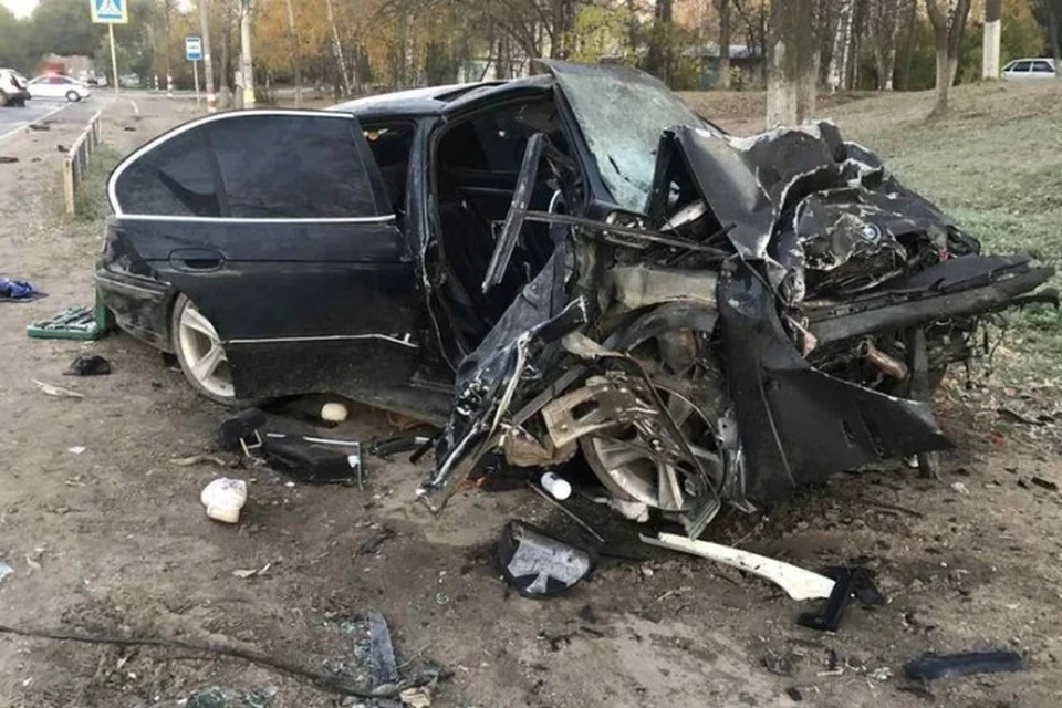 От иномарок остались груды металла.