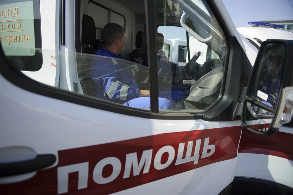 Пассажирку такси с травмами доставили в больницу