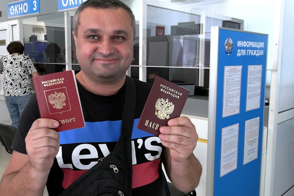 Паспорта РФ теперь выдают на территории ДНР. Фото: МС МВД ДНР