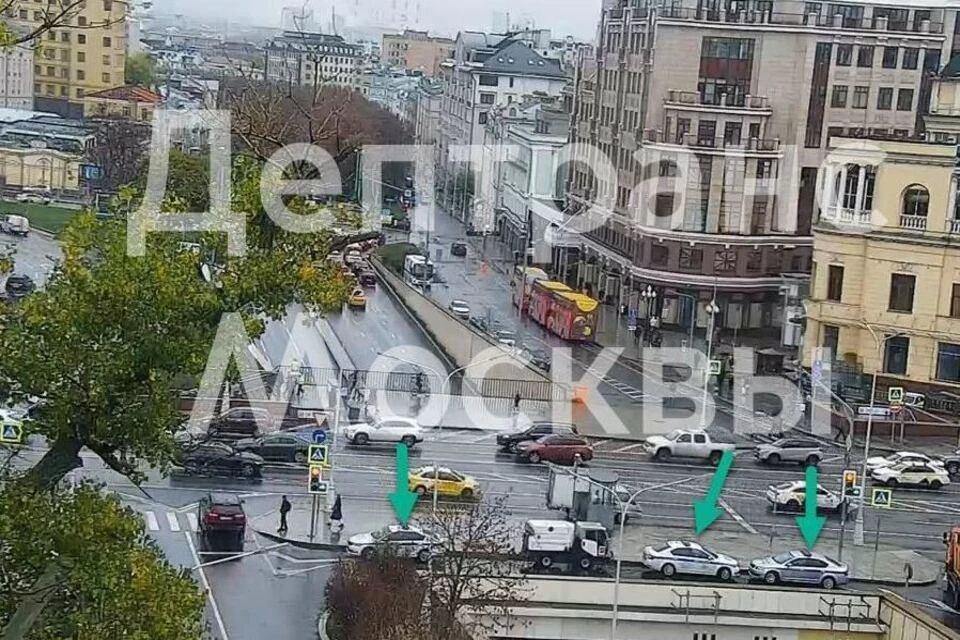Грузовик сбил пешехода на Новом Арбате в Москве