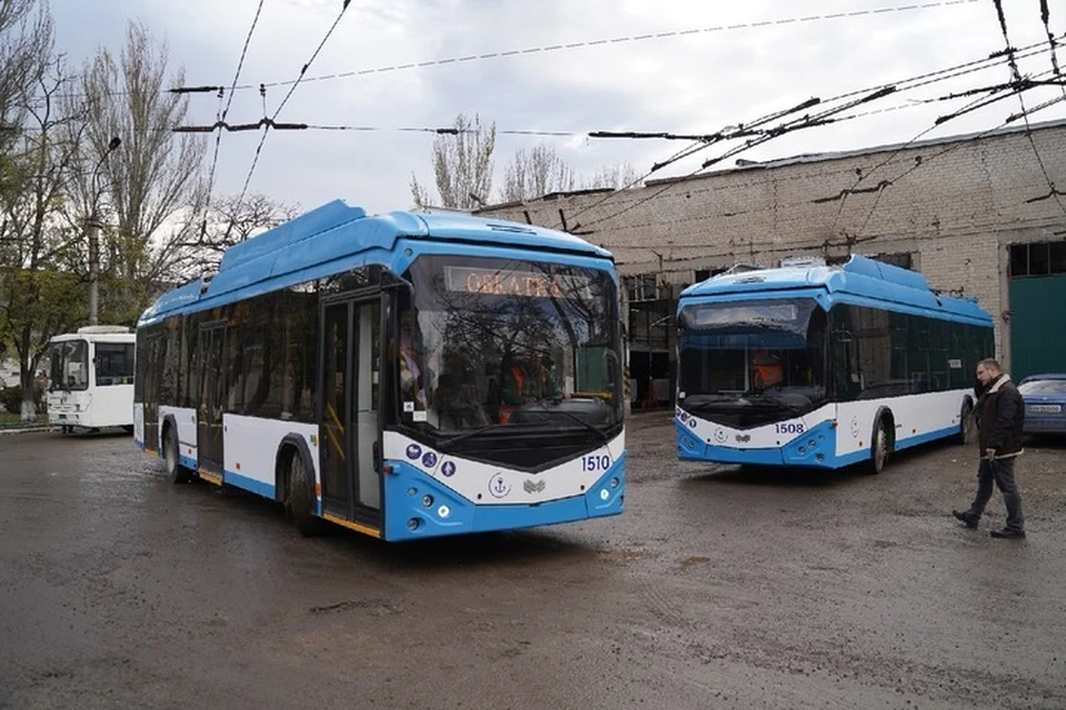 Каждый троллейбус вмещает 90 пассажиров и способен на одном заряде преодолеть свыше 20 километров