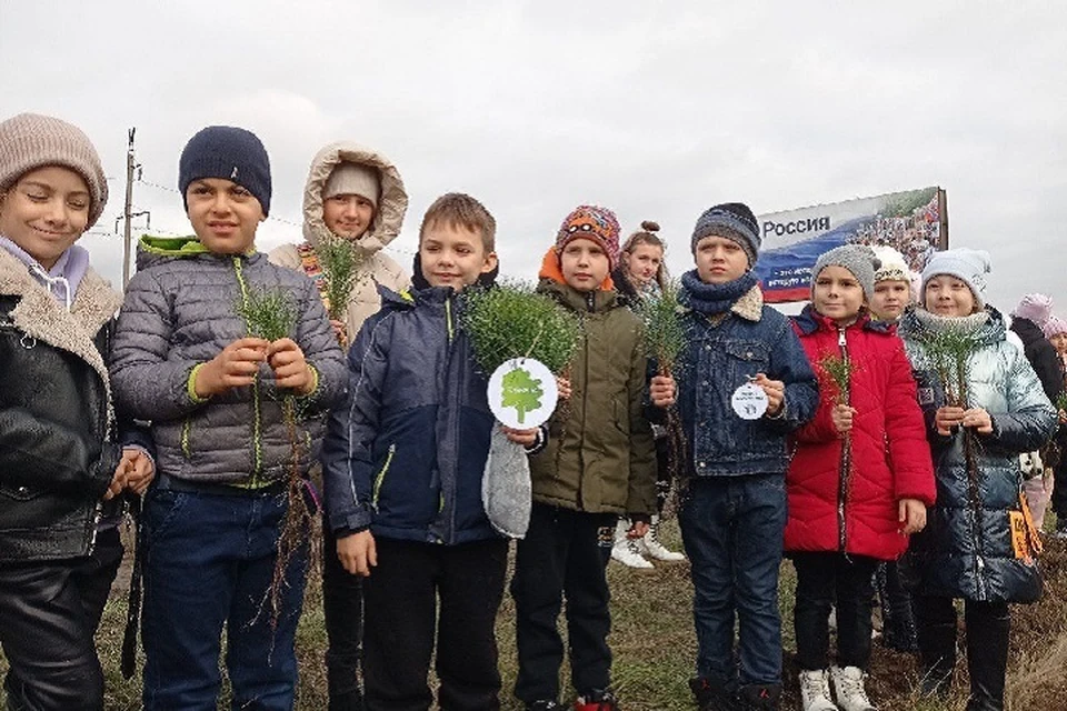 Экологическую инициативу активно поддержали все желающие. Фото: Минприроды ЛНР