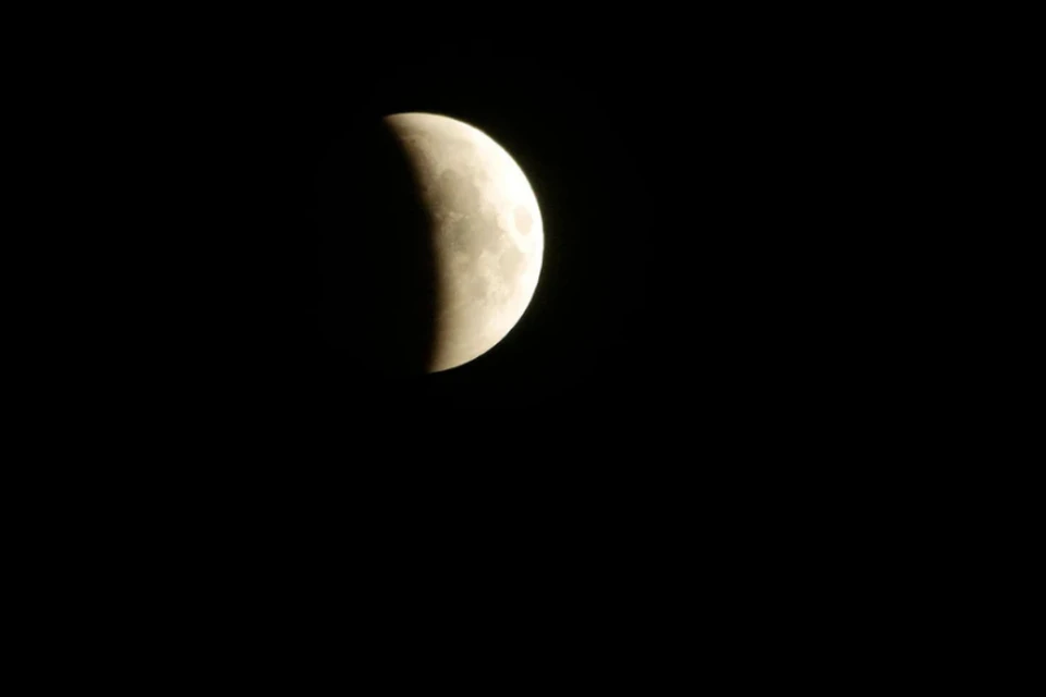 Когда и где лучше фотографировать редкое лунное затмение 8 ноября в Иркутске.