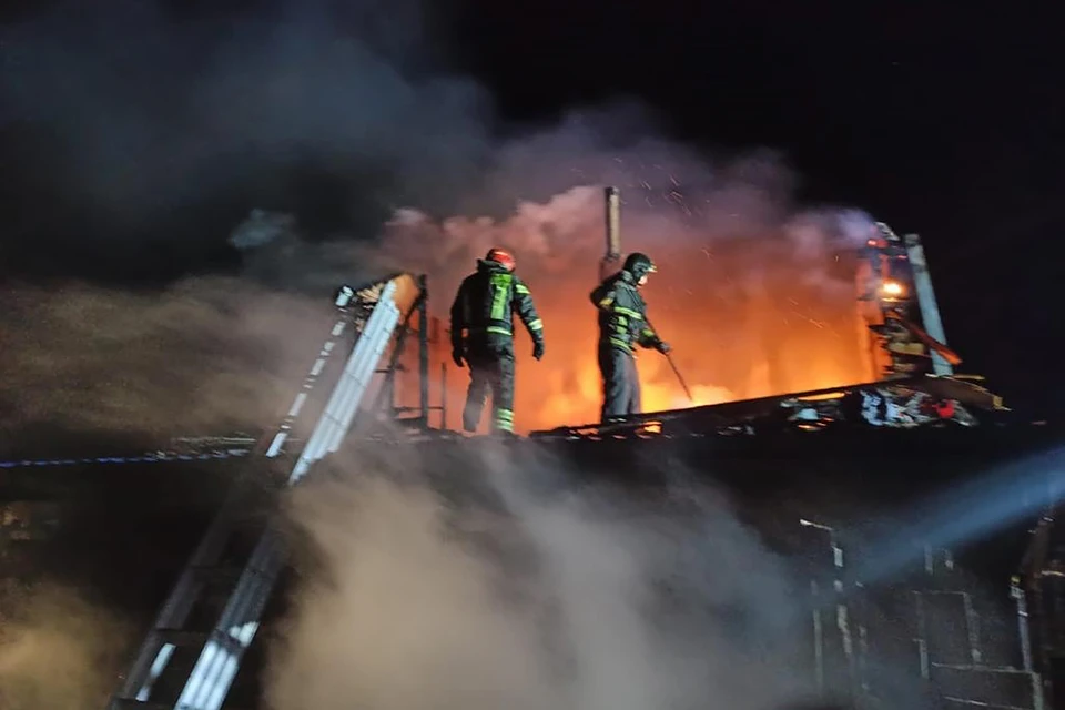В ночь на 8 ноября в Кольском районе тушили пожар в карьере на 11-м километре дороги Ура-Губа - Видяево. Фото: vk.com/murman01