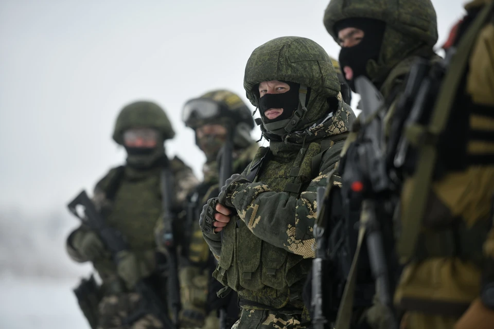 Свердловская область. Призванные из запаса во время частичной мобилизации проходят огневую подготовку на стрельбище.