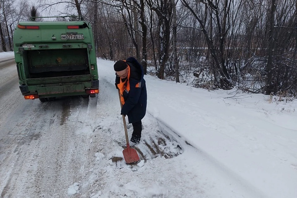 Коммунальщики устраняют последствия циклона в Хабаровске