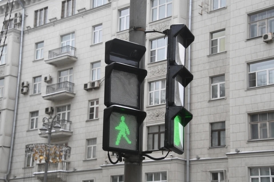 Рядом с остановкой «Фирма Мир» в Уфе вернули прежний режим работы светофоров после того как местные жители стали жаловаться на пробки